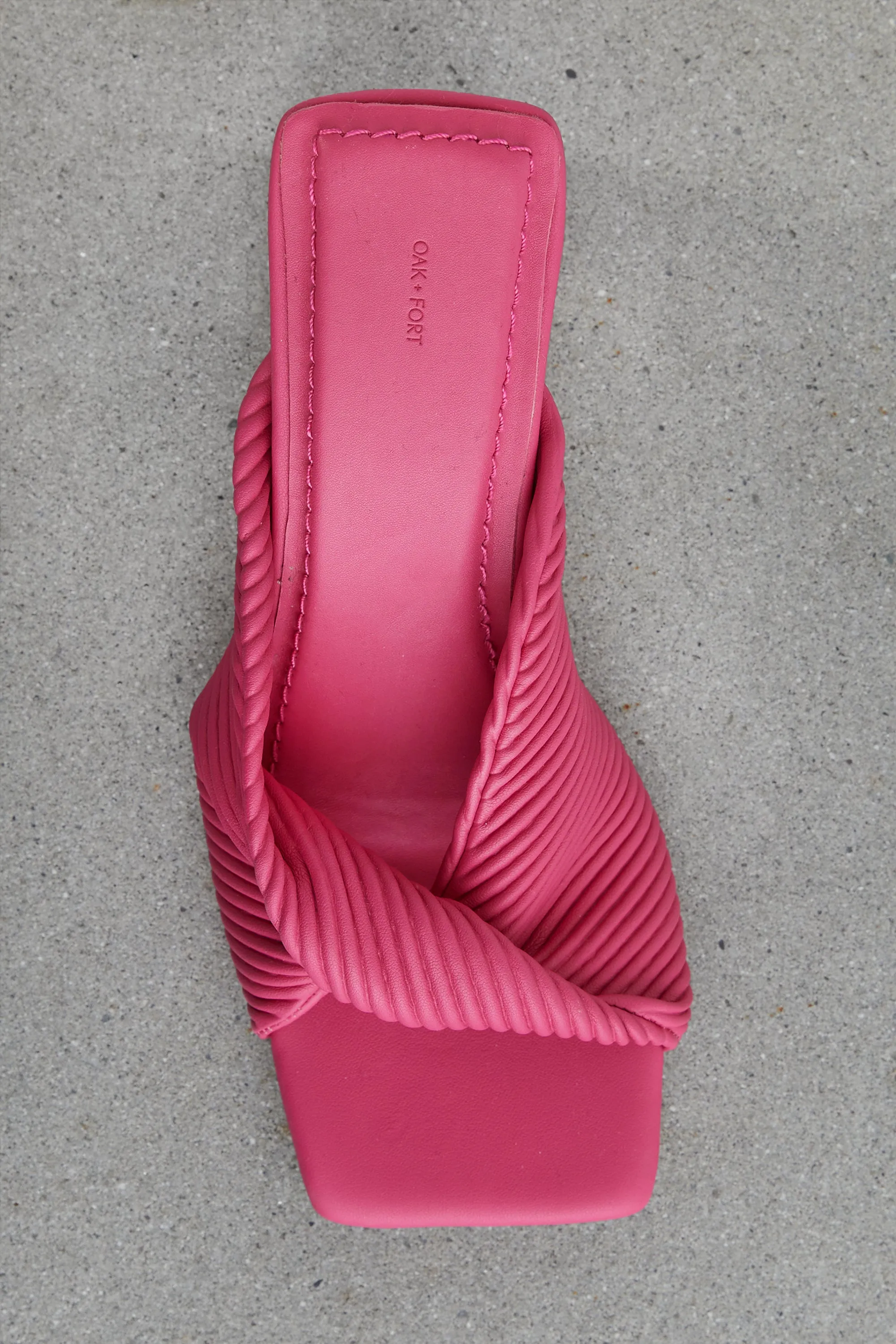 RIBBED TWIST HEELS